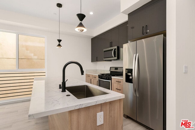 Photo - 15328 Weddington St