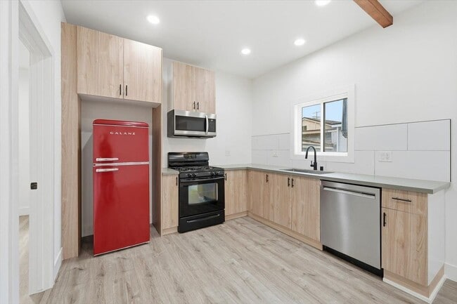 Photo - 156 S Pecan St