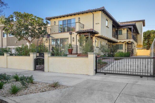 Photo - 11474 Moorpark St Apartments