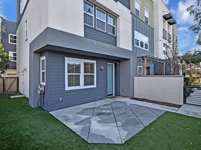 Building Photo - 1452 N Harbor Blvd Rental