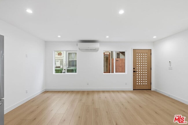 Photo - 3431 Edgehill Dr Unit 3431