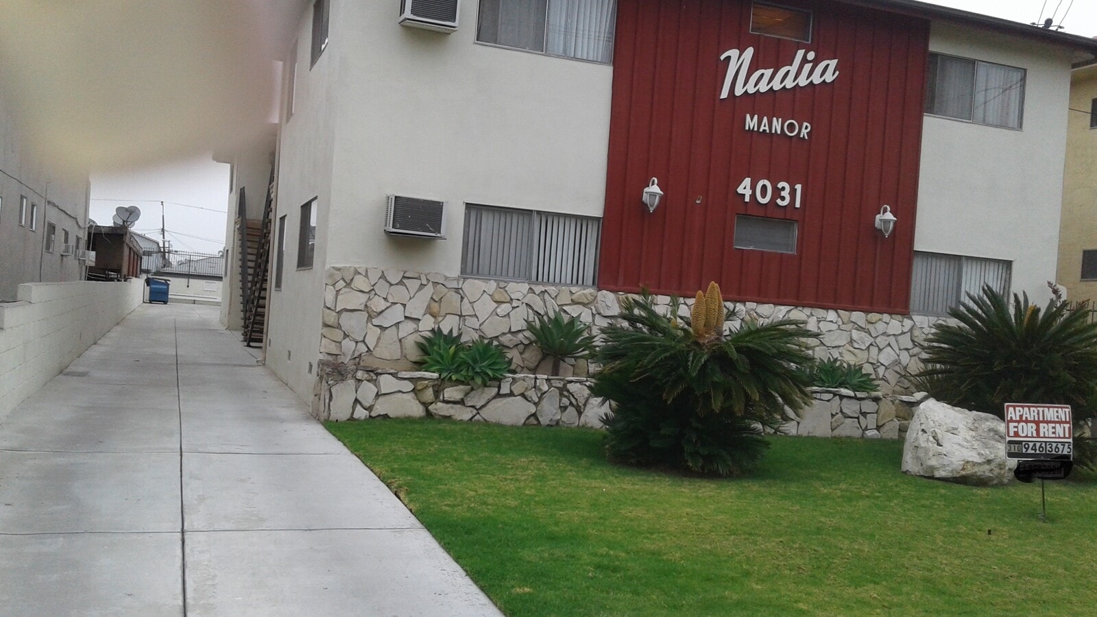 Front of Building - 4031 W 132nd St Unit G