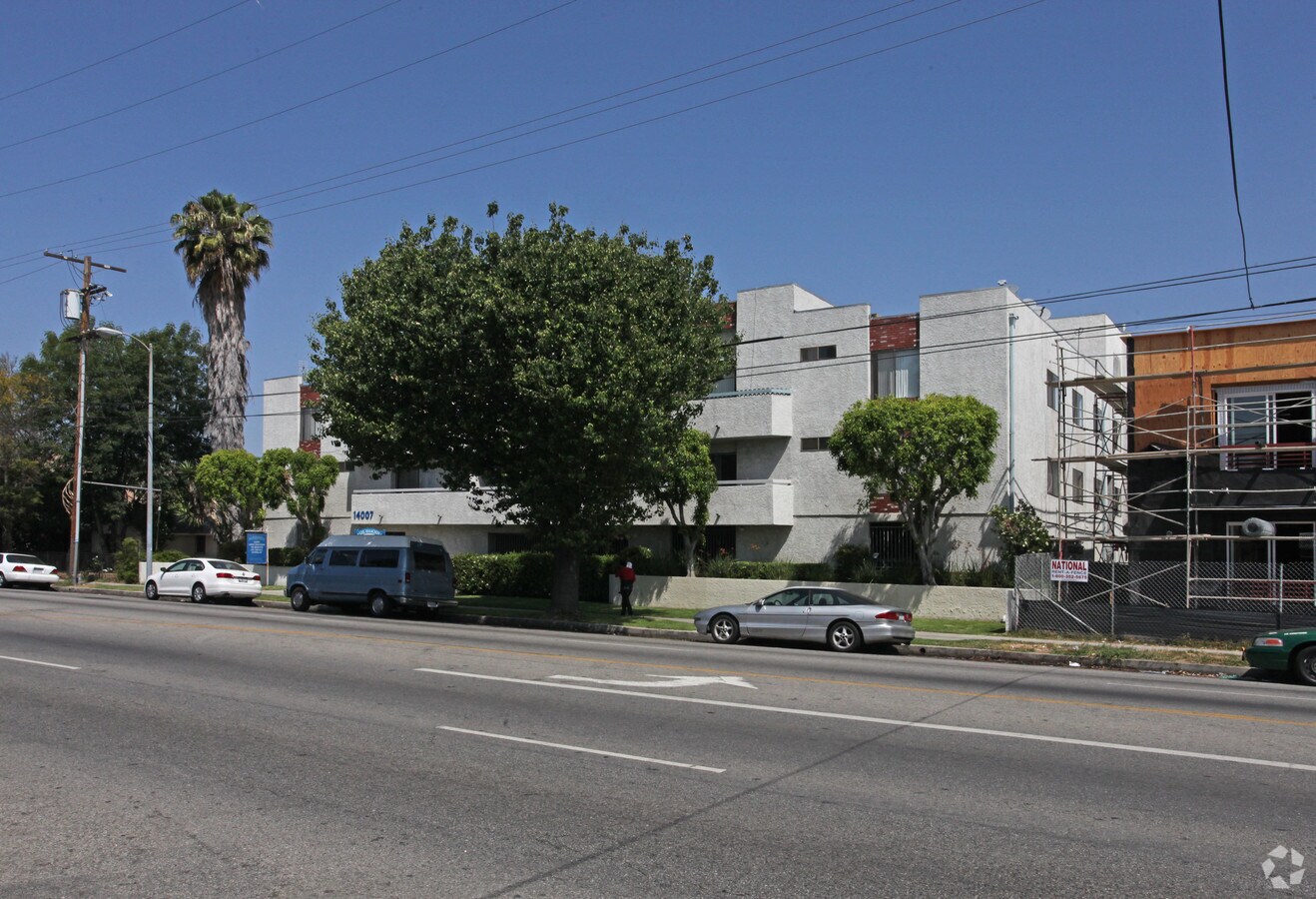 Photo - 14007 Vanowen St