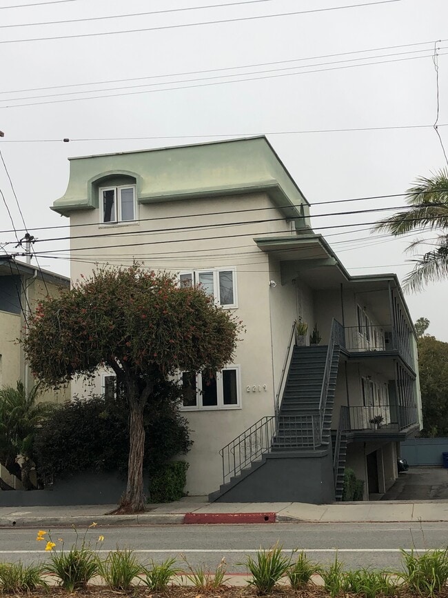 Building Photo - 2219 4th St Unit 3