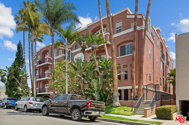 Building Photo - 1522 S Saltair Ave Unit 106