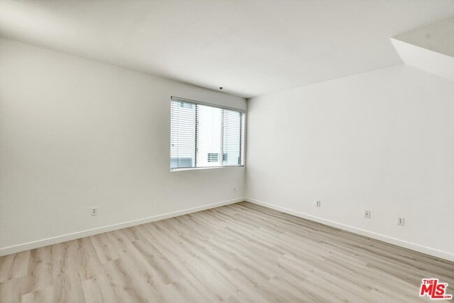 Photo - 11960 Iowa Ave Unit 6