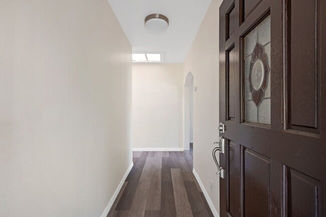 Building Photo - Gorgeous 4-Bedroom Pool Home South of the ...