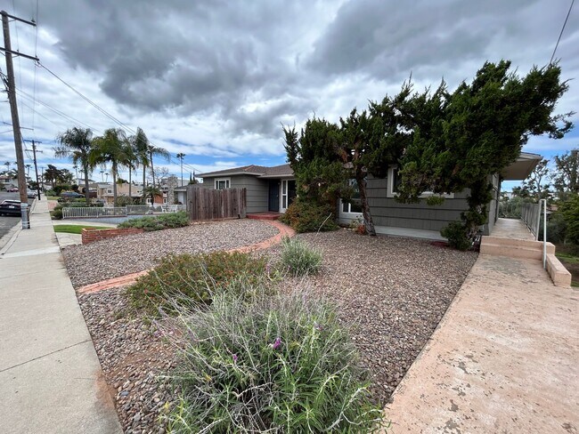 Photo - 5 Bedroom, 3 Bath in College Area!!