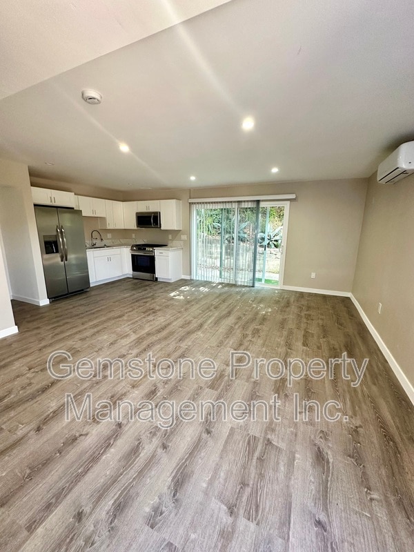 Photo - 4816 54th St