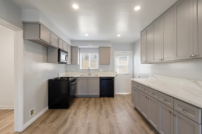 Photo - 2516 Voorhees Ave