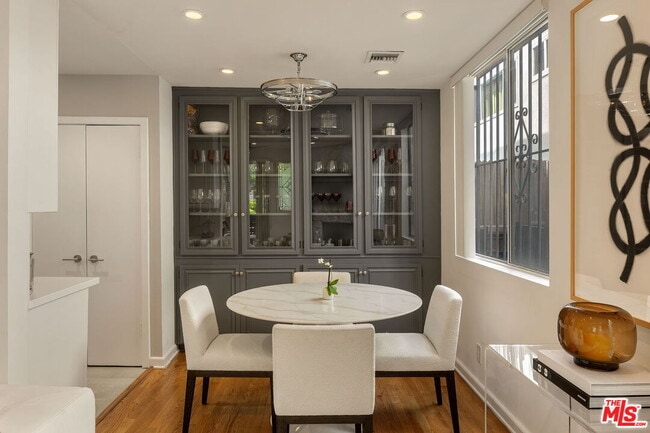 Photo - 1338 Harvard St Unit A