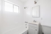 1BR, 1BA - 550SF - Bathroom - Citrus Pacific Villas