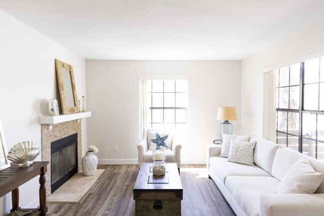 Building Photo - All that you could ever need or want is just at your fingertips! Unit 260