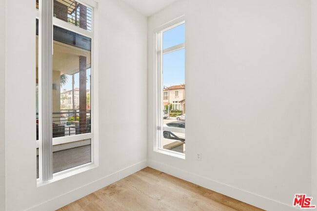 Photo - 12920 W Runway Rd Unit 120