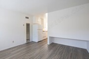 Photo - *OPEN HOUSE: 10/4 11:30AM-12:30PM* Cottage... Unit 1528 1/2