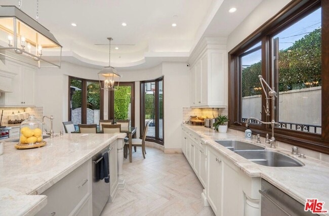 Photo - 331 Canon Dr