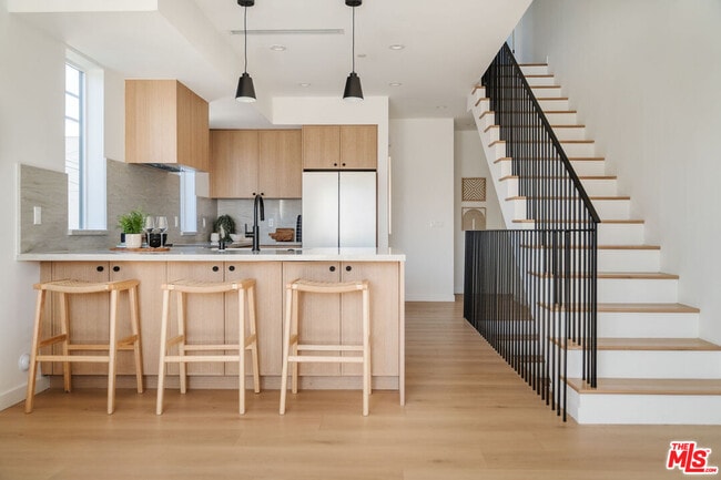 Building Photo - 6763 Lexington Ave