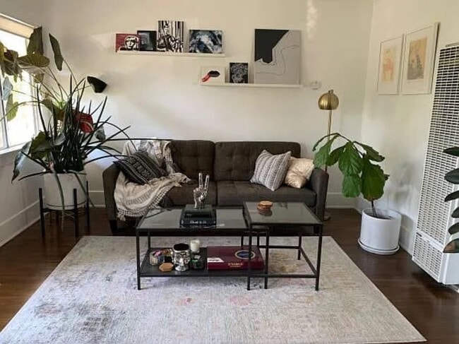 Photo - 1188 N Mariposa Ave