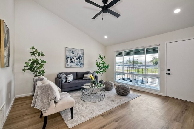 Charming Remodeled 2-Bed / 1.5-Bath Condo ... - Charming Remodeled 2-Bed / 1.5-Bath Condo ...
