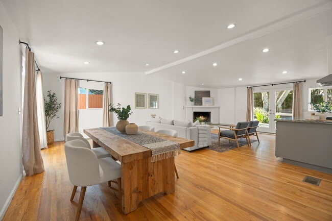 Photo - 701 Canada St