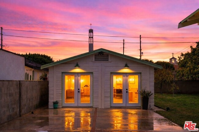 Photo - 614 Romulo St