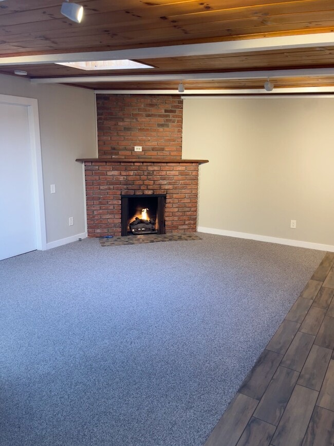 Building Photo - 828 Bayview Dr Unit 828 Bayview