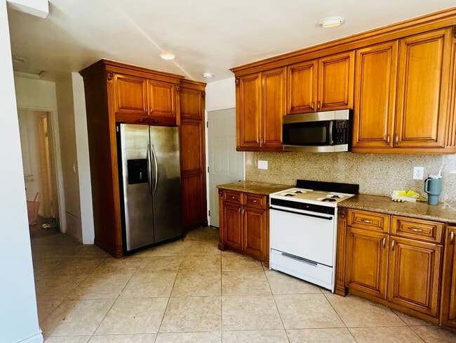 Photo - 2642 E Adams St Unit Front House