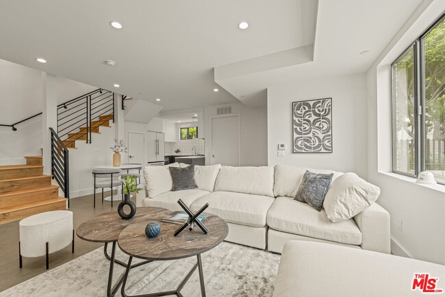 Photo - 1221 N Detroit St Unit 4