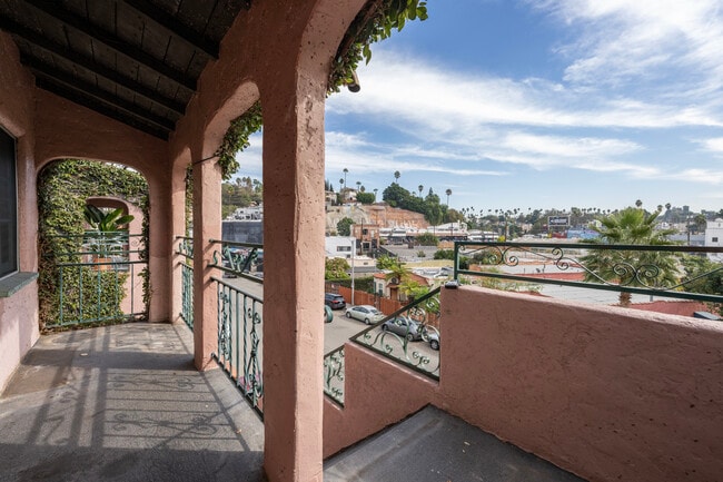 Building Photo - 941 N. Vendome St.