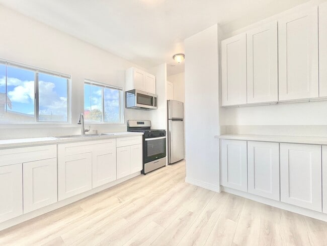 Photo - 707 W 48th St Unit 709 1/2