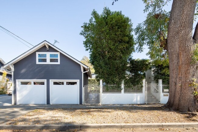 Photo - 1606 Myra Ave