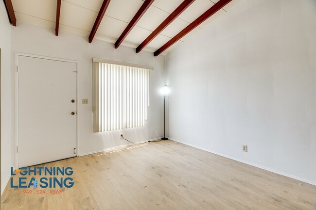 Building Photo - 7910 Willis Ave Unit 4