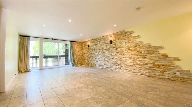 Building Photo - 5901 Canterbury Dr Unit 5901 Canterbury Dr # 11