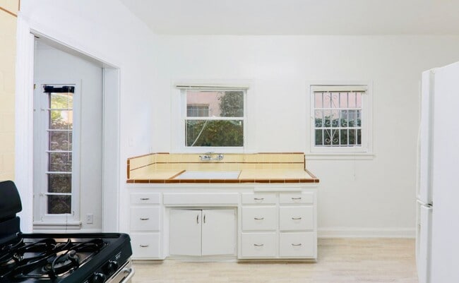 Photo - 132 N La Peer Dr Unit 132 N La Peer Dr 1