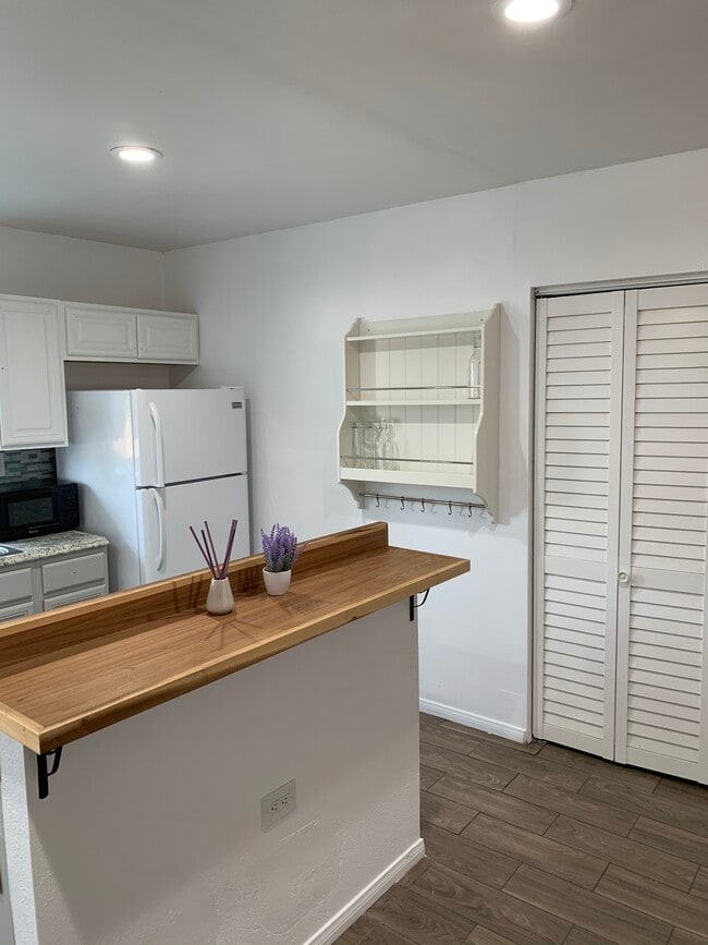 Kitchen Area - 526 Brooks Ave