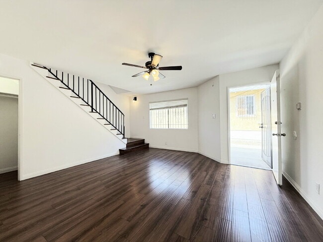 Building Photo - 1343 W 36th St Unit 2