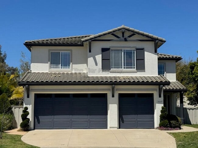 Building Photo - Spacious (5+bed/3bath) Family Home with Hu...