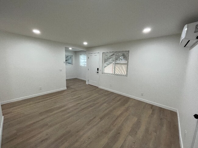 Photo - 4732 Bancroft St Unit 3