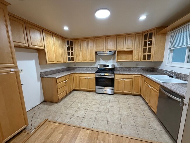 Photo - 3 Bedroom 2 Bath Home With Ample Storage