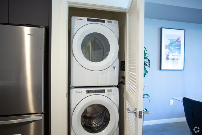 2BR, 2BA-1038 SF - Vestalia