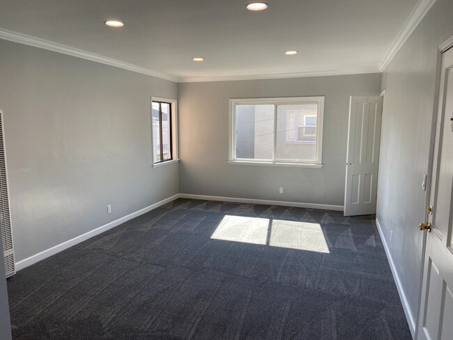 Photo - Newly Remodeled 2 Bedroom, 1 Bathroom in Kensington! Washer/Dryer in Unit! Unit 4473