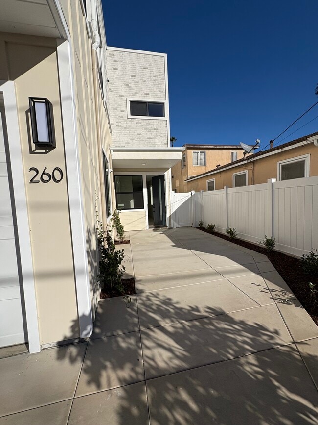 Building Photo - 260 Donax Ave