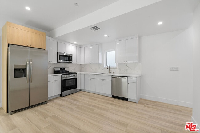 Photo - 10963 Calvert St