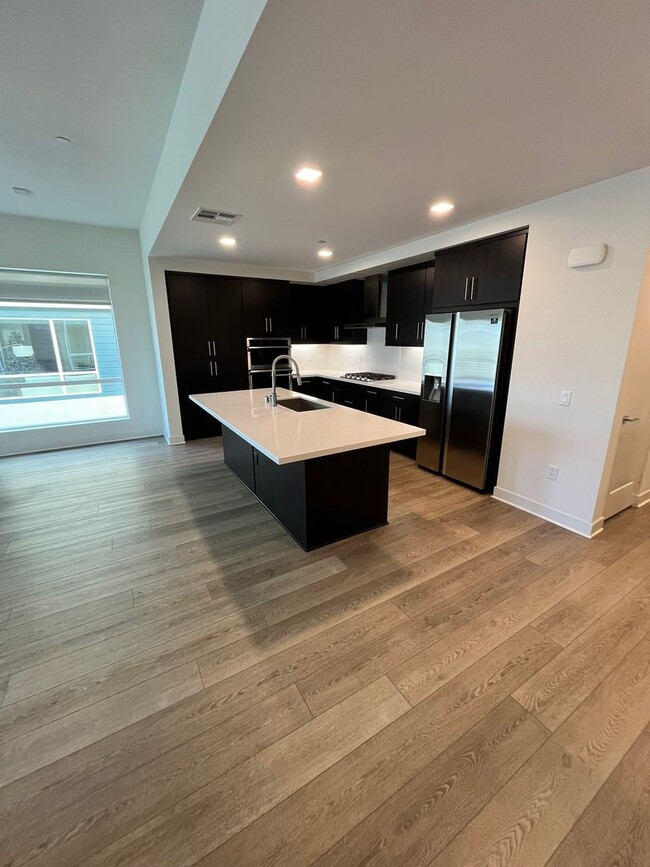 Building Photo - Modern Mission Valley Condo Near Civita Park