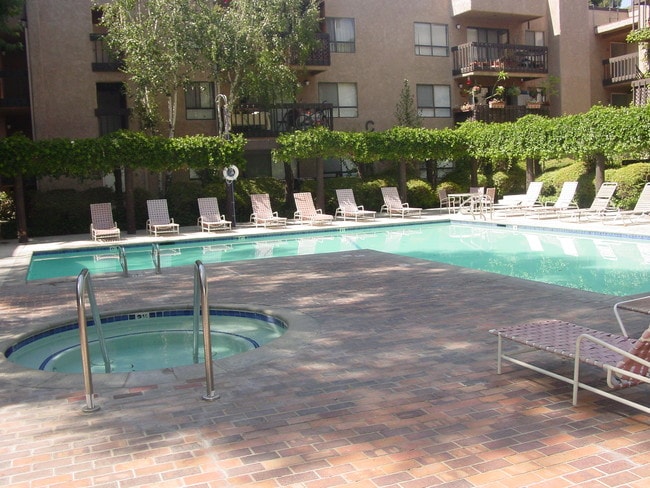 Building Photo - 22100 Burbank Blvd Unit 161 G