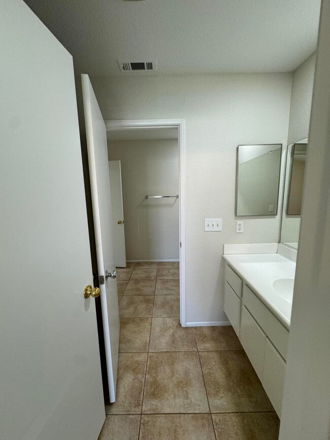 Photo - 49590 Lincoln Dr