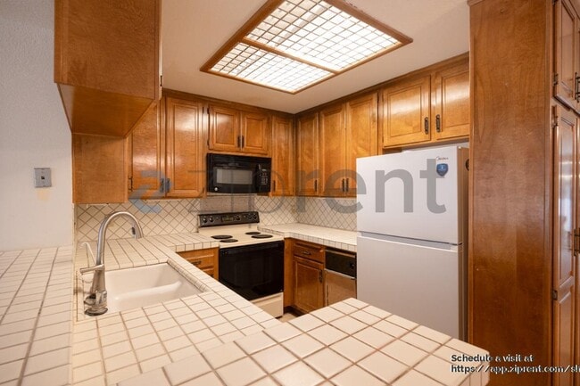 Photo - 750 State St