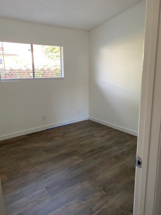 Photo - 10417 Hayford St