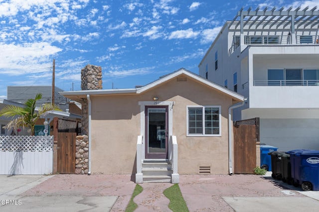 Building Photo - 241 Cahuenga Dr