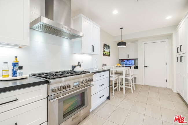 Photo - 1666 Michael Ln